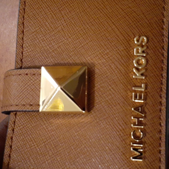 MICHAEL KORS LEATHER ACCORDION CARD CASE - Picture 5 of 8